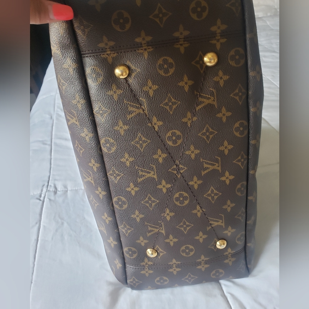 Louis Vuitton Artsy! Immaculate Condition! - Picture 6 of 15